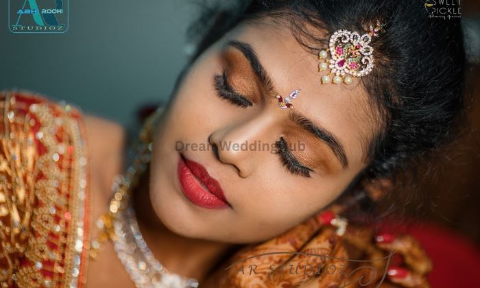 AR Studioz-Professional makeup Artist